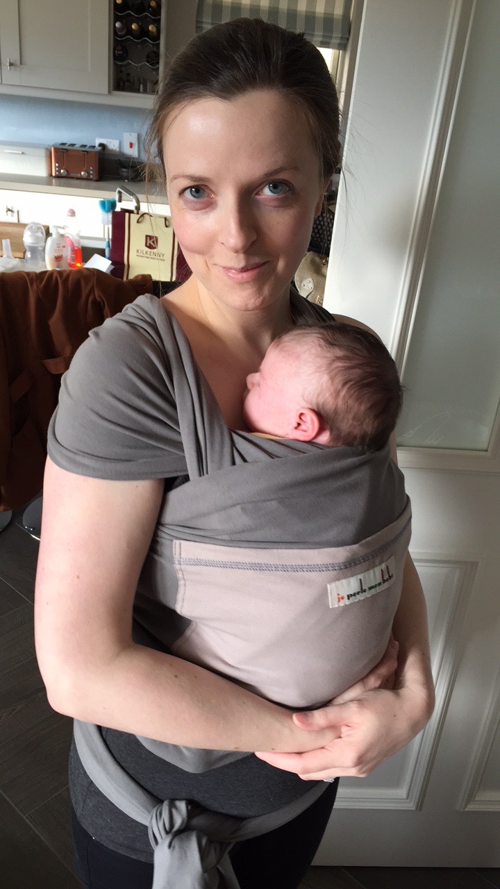 Discovering babywearing with my eldest daughter at 6 weeks old